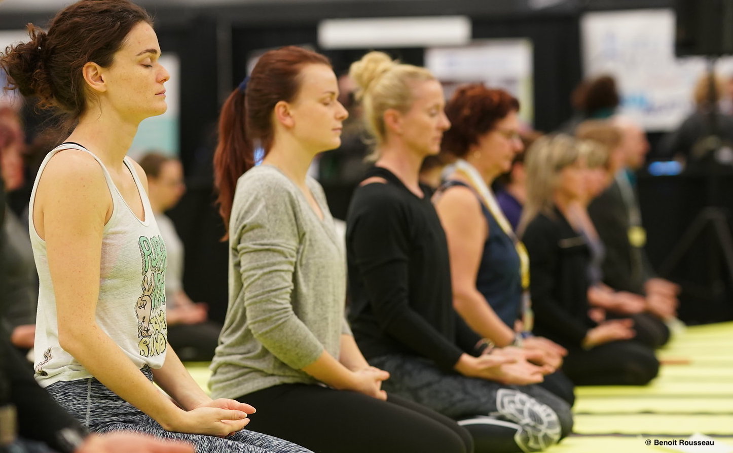 trataka-how-to-practice-yogic-gazing-meditation-expo-yoga-bien-tre